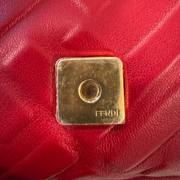 FENDI Classic Baguette Red leather bag - Picture 8 of 10